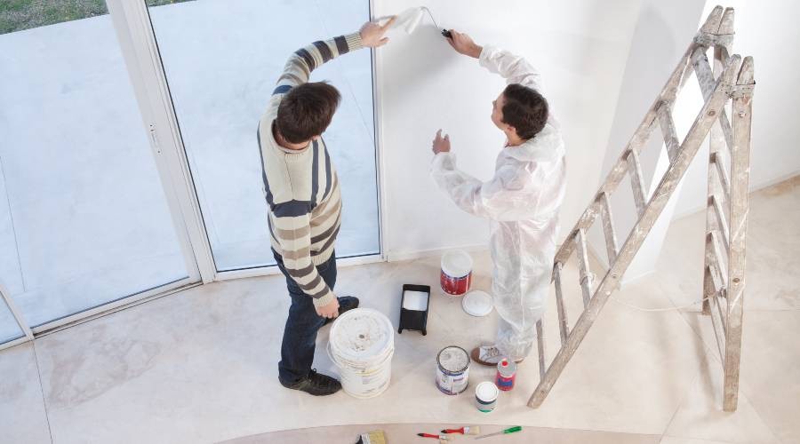 Woning van mensen schilderen Gesprek met de klant