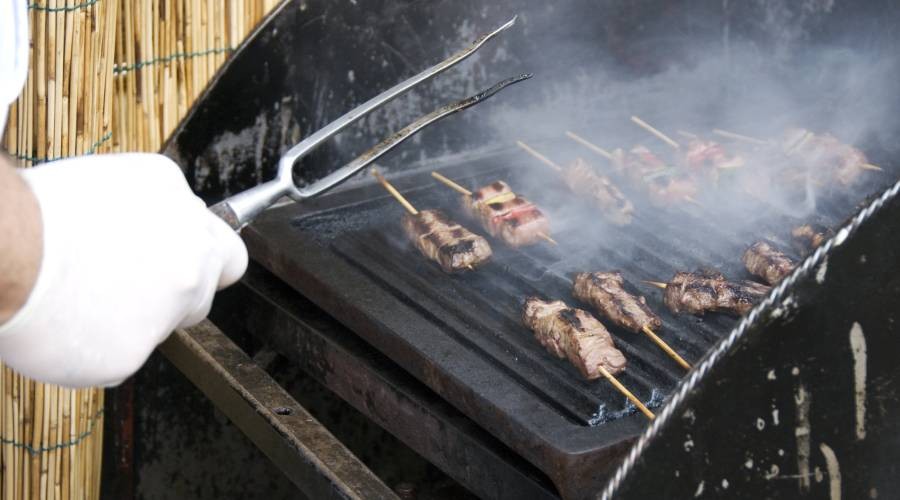 Bbq op locatie met kok Bbq op locatie met kok